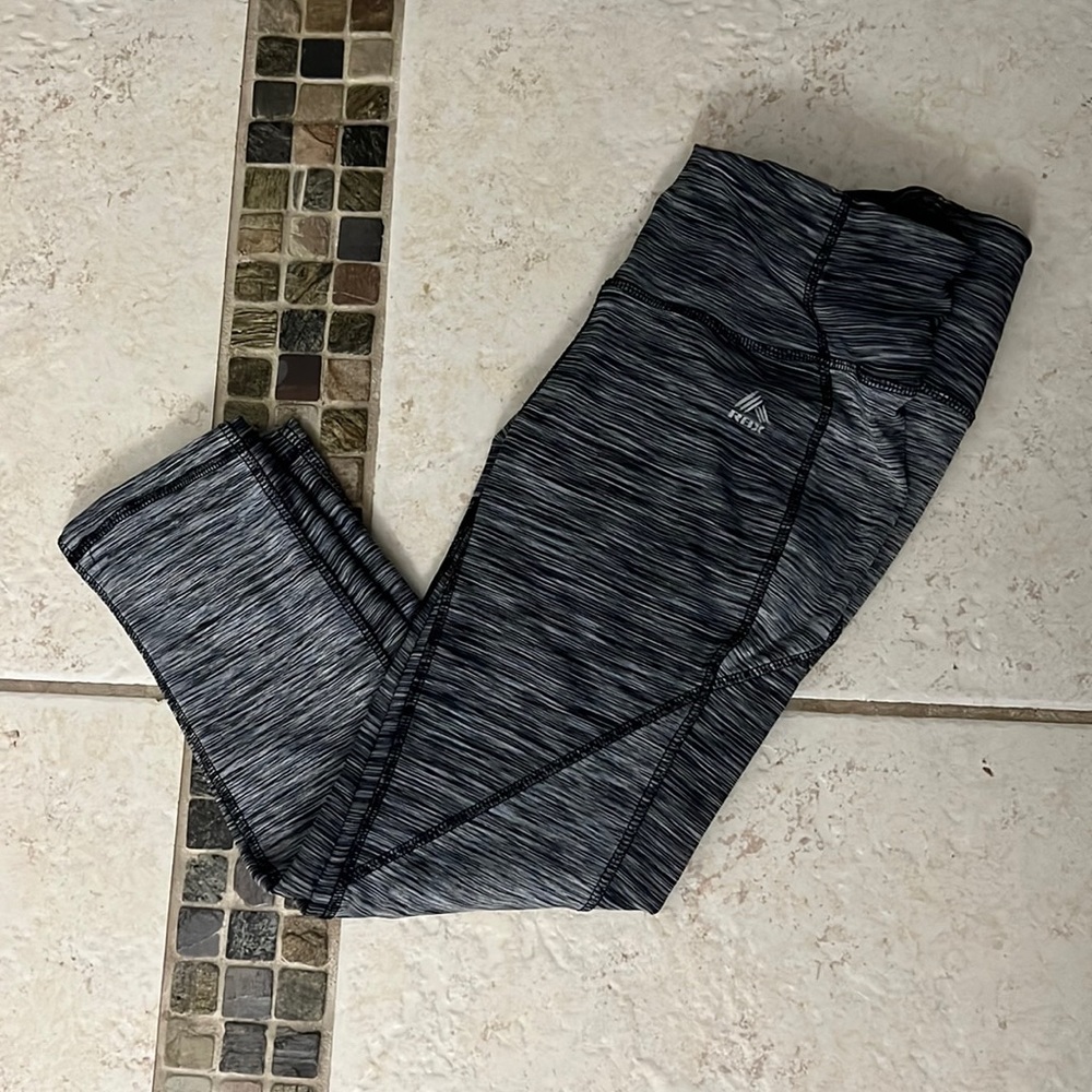 Cropped printed leggings